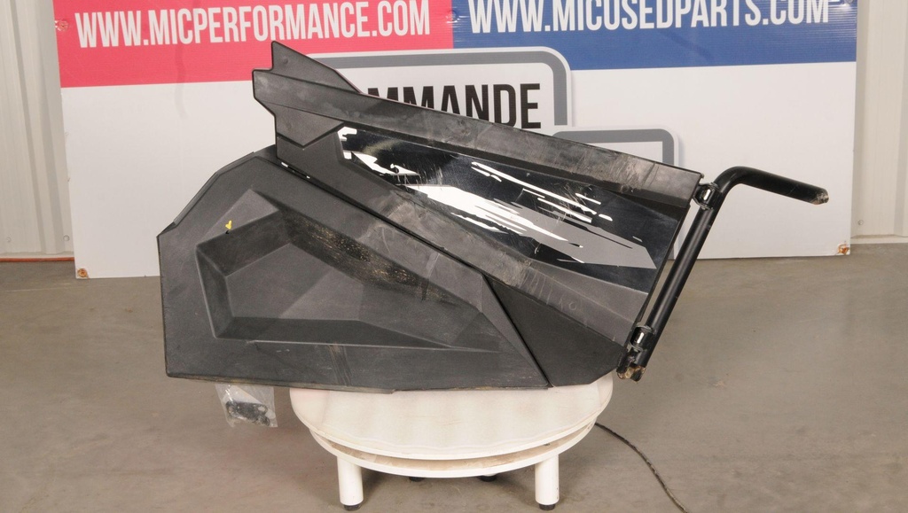 [5257929-458-001] front left hand door frame, mat (5257929-458-001)
